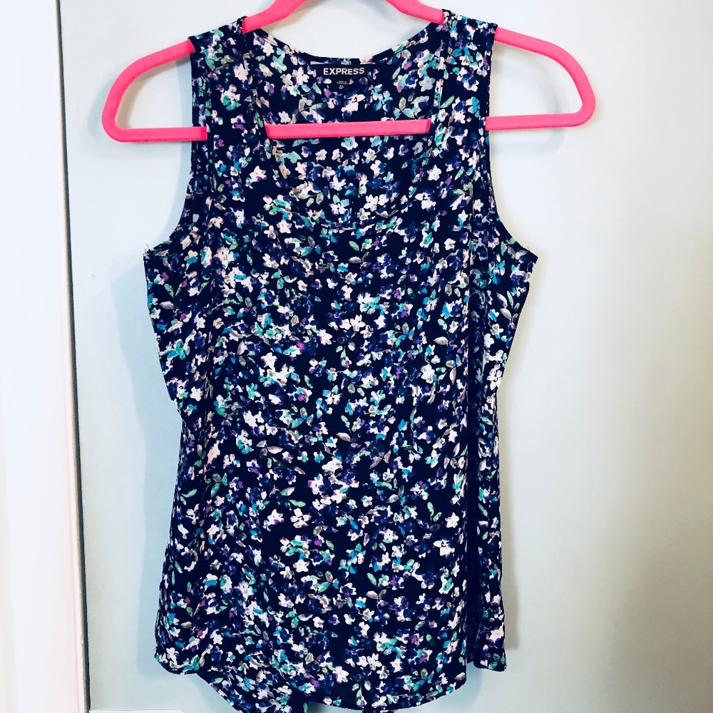 EXPRESS – Split Back Floral Tank